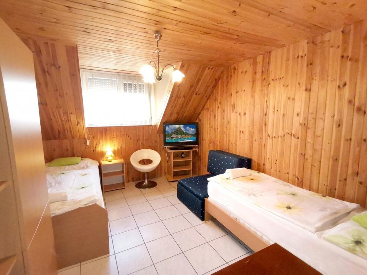 Patko Fogado Bed & Breakfast ไฮจ์ดุสโซบอสโล ภายนอก รูปภาพ